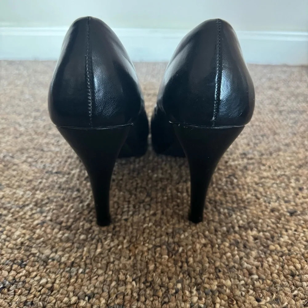 Apt. 9 Black Pumps Leather platform Heels Size‎ 9.5 closed toe